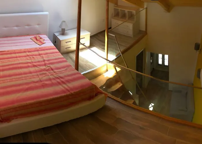 Simone Home